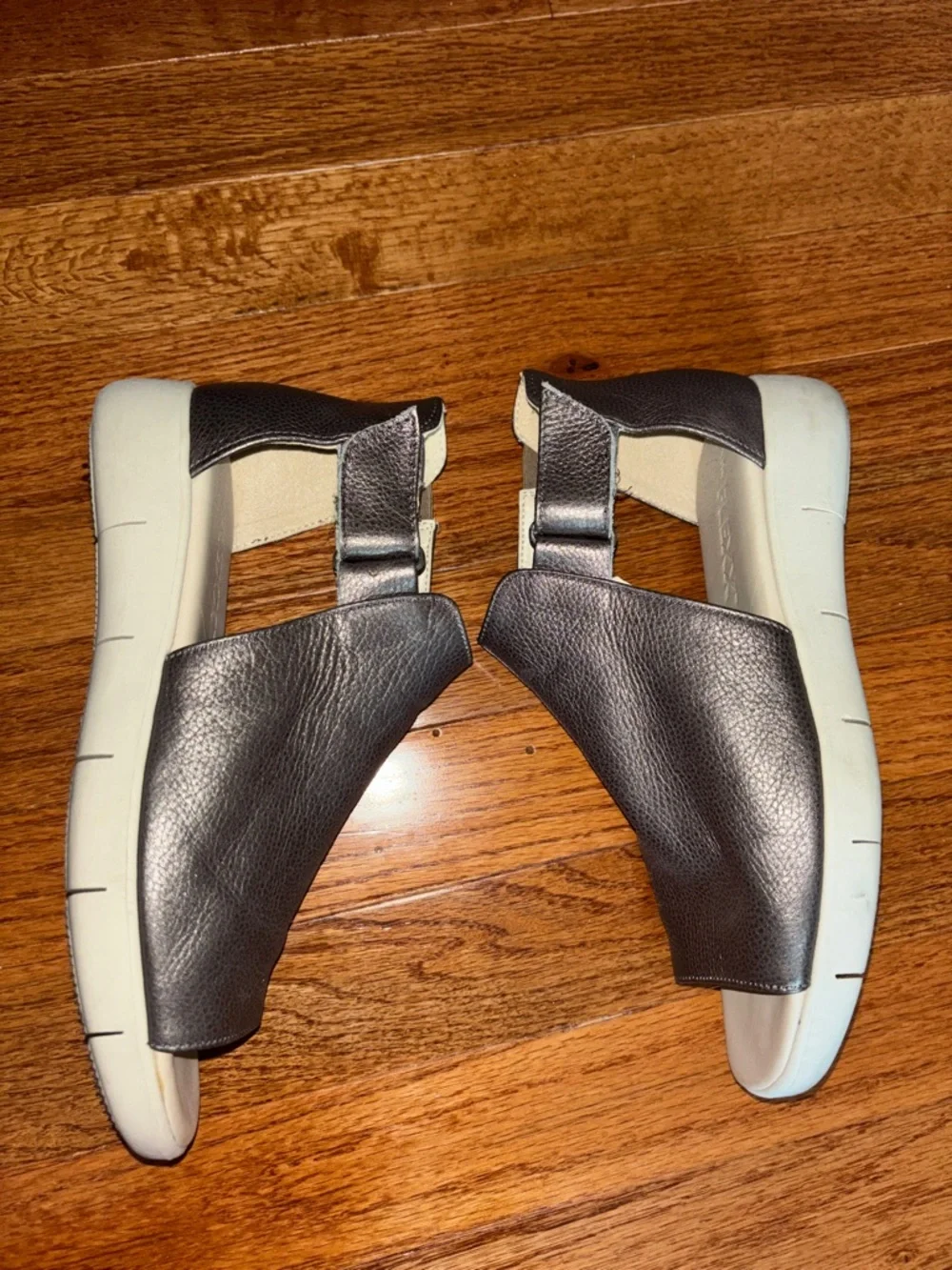The Flexx Women’s Silver Front Row Dress Sandal Size 7